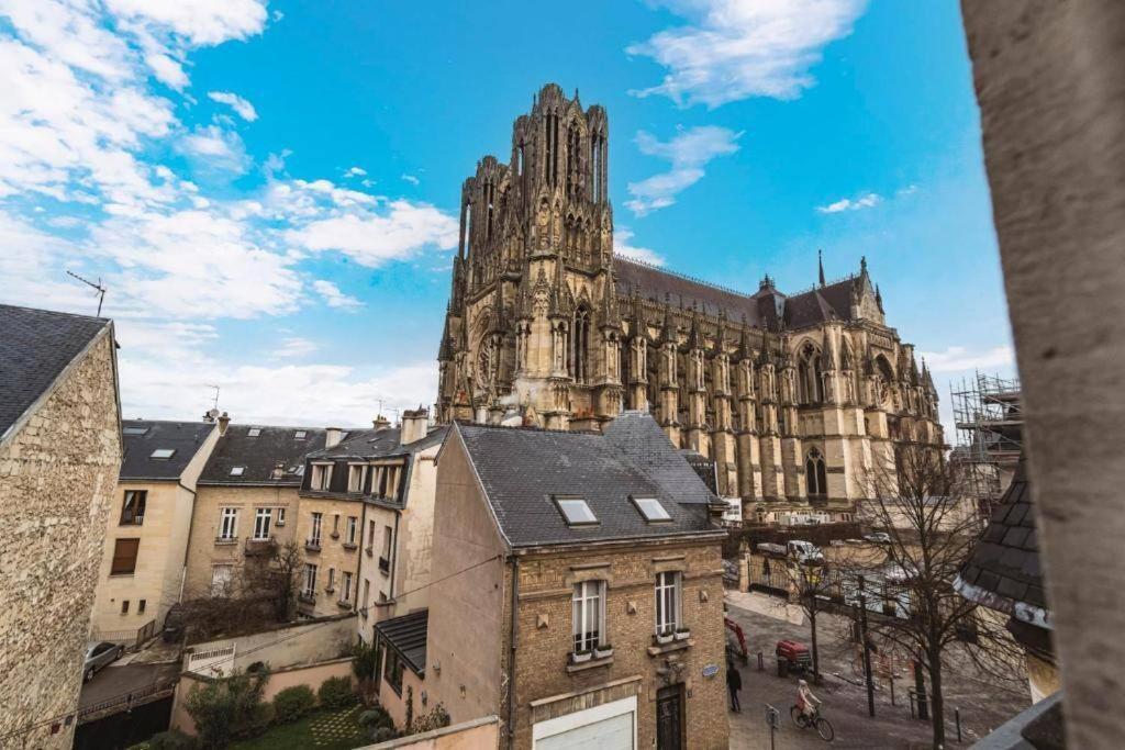 Family Avec Vue Sur La Cathedrale De